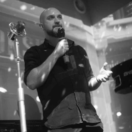 Tim Sque performing stand-up comedy at Double G Comedy